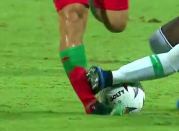 La fuerte infracción de defensor de Nacional sobre jugador de Patriotas