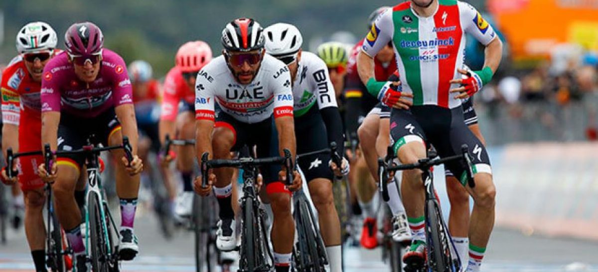 Por decisión de los jueces, Fernando Gaviria ganó la tercera etapa del Giro de Italia
