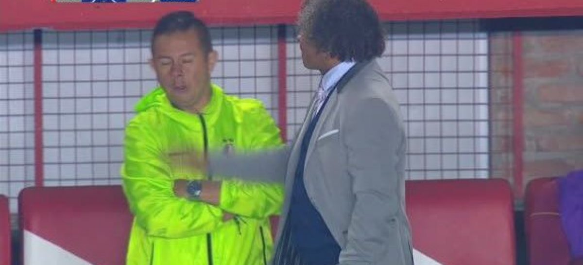 Alberto Gamero cacheteó a un colaborador durante el partido ante Argentinos Juniors