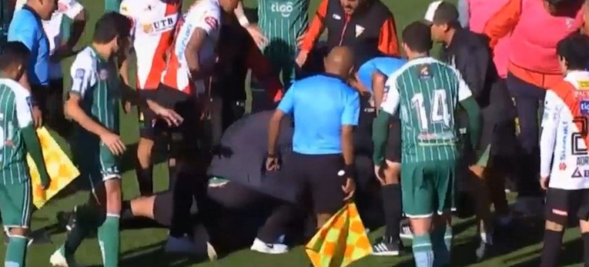 Árbitro falleció mientras dirigía un partido del fútbol boliviano