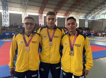 Karatecas de Marinilla se coronaron campeones en Costa Rica