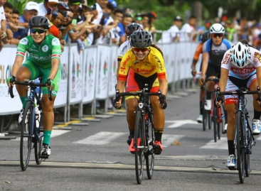 Katherin Steisy Montoya ganó la primera etapa del Tour Femenino