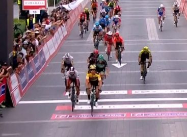 Fernando Gaviria estuvo cerca de la victoria en la cuarta etapa del UAE Tour