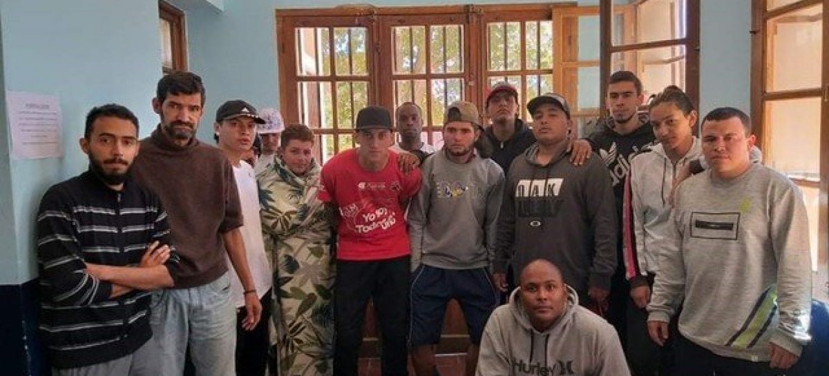 Maltrato, ilegalidad y humillación: la pesadilla que viven 15 hinchas del DIM en Argentina