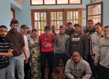 Maltrato, ilegalidad y humillación: la pesadilla que viven 15 hinchas del DIM en Argentina