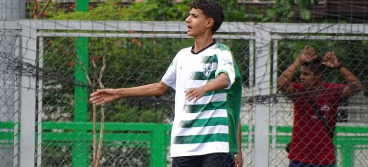 Stiven Flórez, el joven que sueña con ser futbolista para regalarle una casa a su mamá