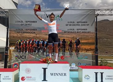 Histórico triunfo para el ciclismo femenino: Laura Toconás ganó el GP Develi en Turquía