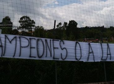 “¡Campeones o a la calle!”: Hinchas de Nacional expresaron su inconformismo en Guarne