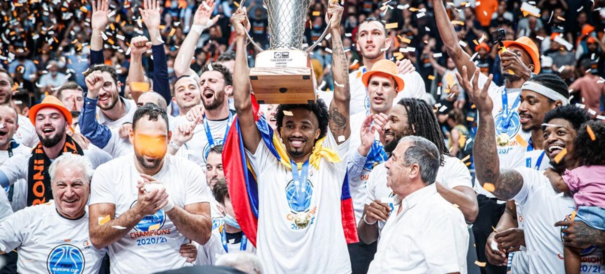 Braian Angola, primer colombiano en coronarse campeón de la Copa Europea de la FIBA