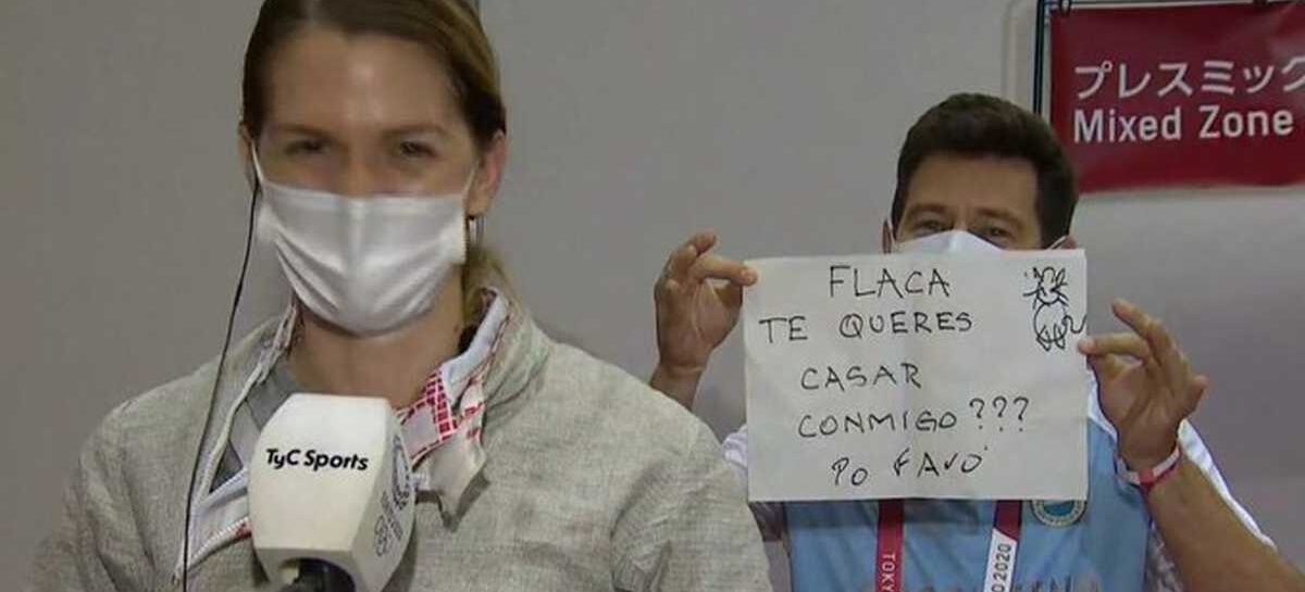 En plena entrevista, entrenador le pidió matrimonio a una esgrimista argentina