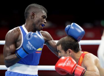 Yuberjen Martínez clasificó a cuartos de final en los 52 kilogramos