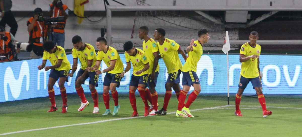 Colombia derrotó a Chile y sigue soñando con clasificar al Mundial