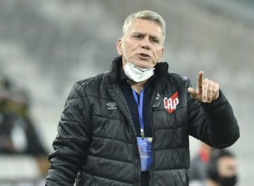 Exentrenador de Atlético Nacional está a un paso de ser campeón de la Copa Sudamericana