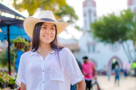 La cejeña Paula Patiño recibió la Orden a la Mujer y a la Democracia ‘Policarpa Salavarrieta’