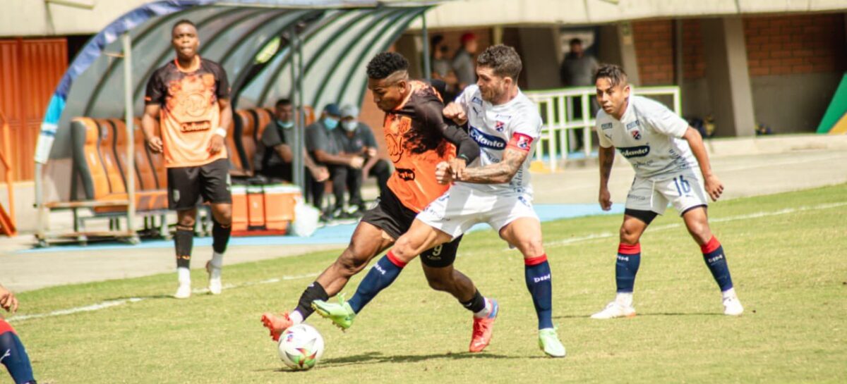 Empate y victoria para el DIM en dos amistosos ante Envigado en el Polideportivo Sur