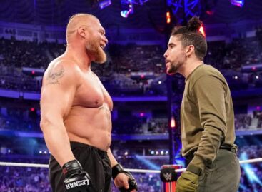 ¡Sorpresa en la WWE! Bad Bunny reapareció y entró al Royal Rumble 2022