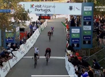 ¡Espectacular! Sergio Higuita le ganó la última etapa de la Vuelta al Algarve a Daniel Martinez