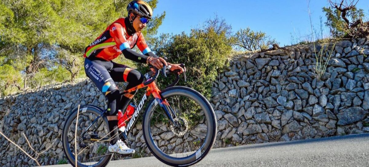 El colombiano Santiago Buitrago ganó la segunda etapa del Saudi Tour