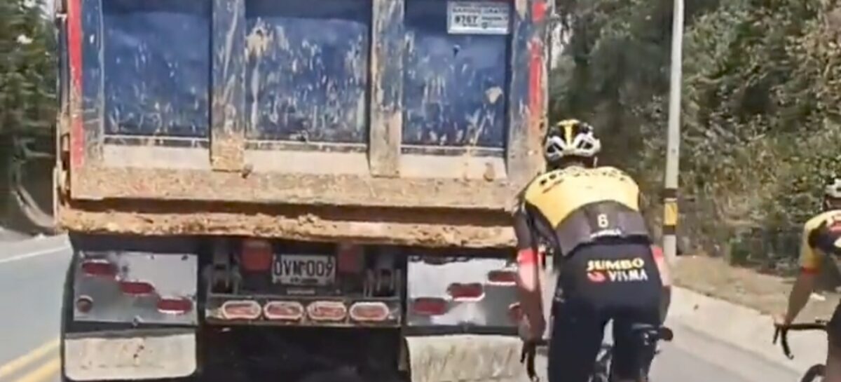 A Tom Dumoulin le llueven críticas por una imprudencia cuando entrenaba en el Oriente Antioqueño