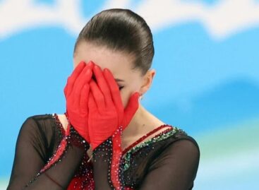 En medio de la polémica por dopaje, Kamila Valieva se cayó varias veces en su última prueba