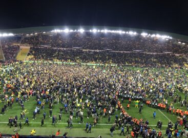 Nantes clasificó a la final de la Copa de Francia y los hinchas invadieron la cancha