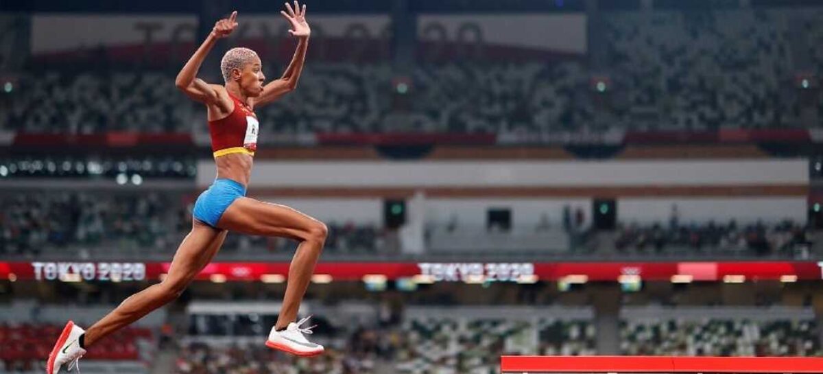 La venezolana Yulimar Rojas rompió una vez más el récord mundial de salto triple