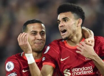 El control de Luis Díaz en el partido entre Liverpool y Everton