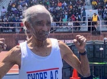 ¡Impresionante! Lester Wright tiene 100 años y batió un récord mundial en los 100 metros planos