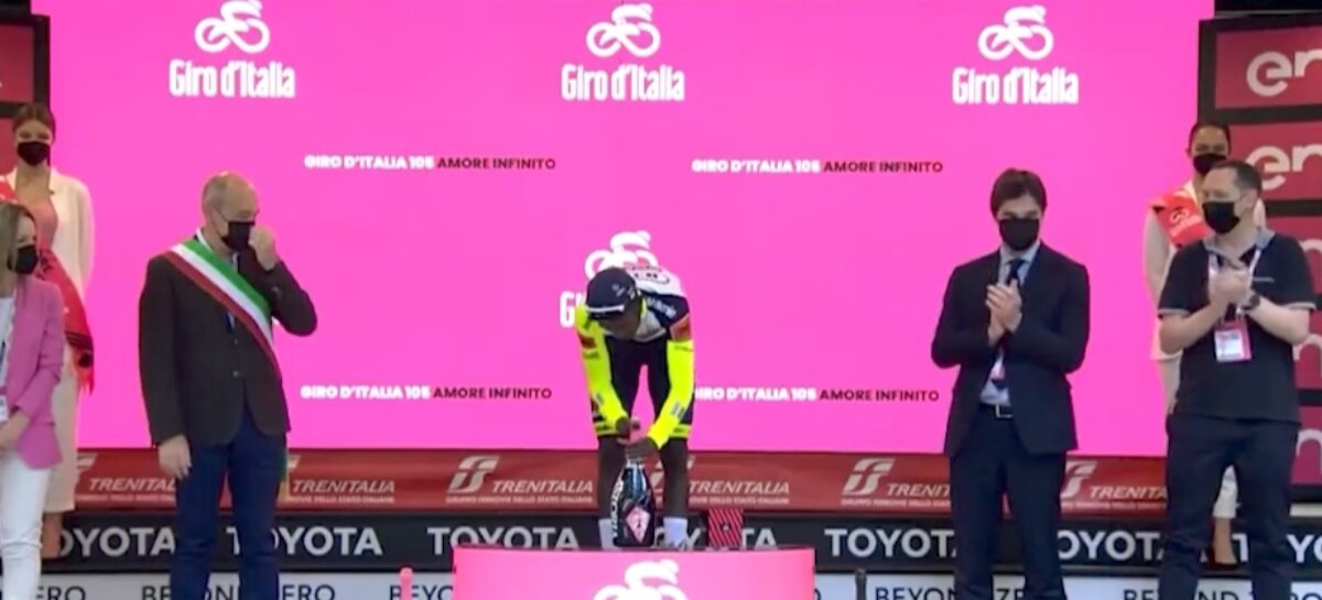Increíble: Biniam Girmay terminó en el hospital tras ganar la etapa 10 del Giro de Italia