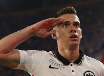 Gol de Rafael Santos Borré en la final de la Europa League