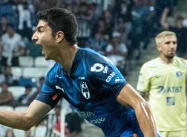 Golazo del colombiano Stefan Medina en la Liga MX