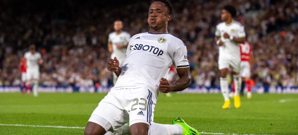 Luis Sinisterra marcó su primer gol con el Leeds de Inglaterra