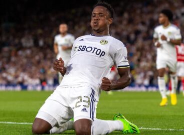 Luis Sinisterra marcó su primer gol con el Leeds de Inglaterra