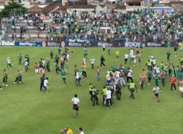 ¡Lamentable! Hinchas del Deportivo Cali agredieron al DT Mayer Candelo