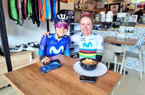 Annemiek van Vleuten entrena junto a la cejeña Paula Patiño por las vías del Oriente Antioqueño