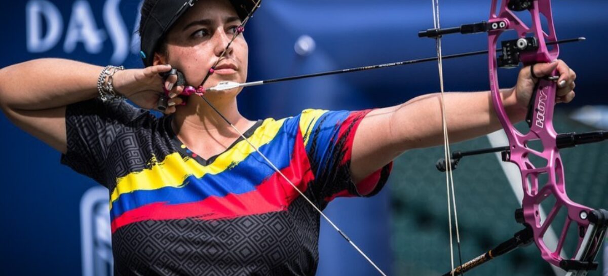 La arquera Sara López ya tiene en sus manos los certificados de sus cinco Récords Guinness