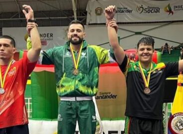 El luchador cejeño Carlos Andrés Muñoz se consagró campeón en Bucaramanga