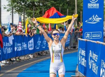 Carolina Velásquez , campeona de la Copa Continental de Triatlón