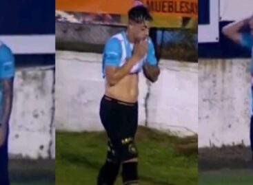 Insólita expulsión: futbolista argentino vio la roja por orinar en pleno partido