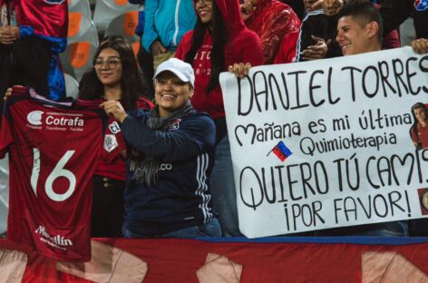¡No es solo fútbol! El emotivo gesto de Daniel Torres con una hincha del DIM