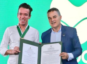 ¡Merecido! Rigoberto Urán recibió el escudo de Antioquia, en la categoría oro
