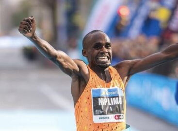 El ugandés Jacob Kiplimo estableció el nuevo récord mundial de Media Maratón