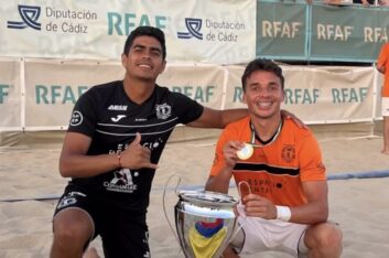 Juanfer Ossa y Brayan Palacio, campeones de Andalucía en fútbol playa