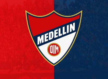 Hinchas de Independiente Medellín promueven el cambio de su escudo actual por el emblema histórico de 1913