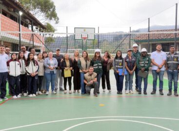La Ceja fortalece el deporte con la renovación de la cancha de la I.E. Francisco María Cardona